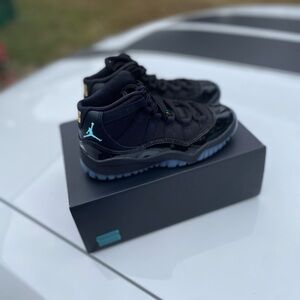 Jordan Kids Black and Light Blue Sneakers retro 11 gamma